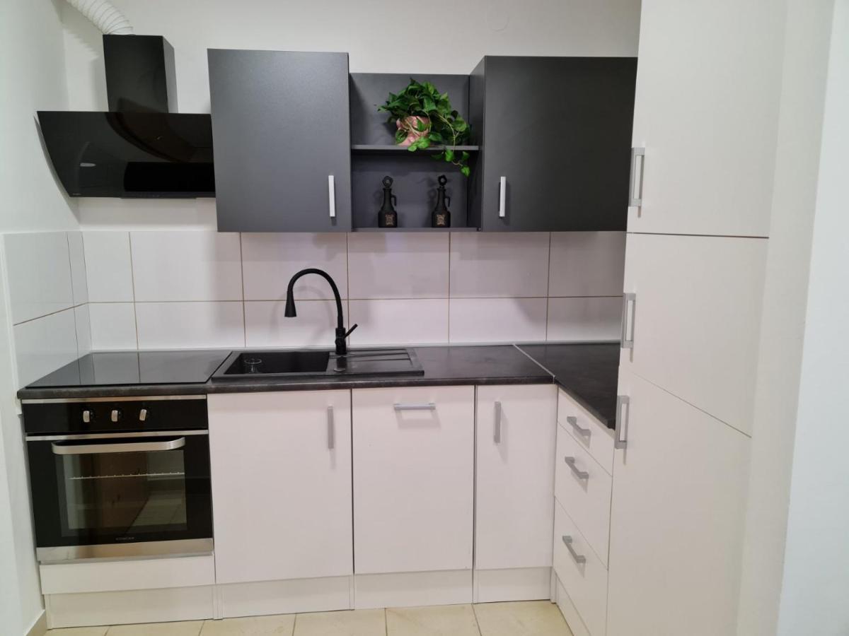 Apartman Vinyl - Self Chek-In Osijek Eksteriør bilde